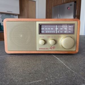 Sangean AM FM vintage looking radio